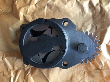 PC240-8機(ji)油(you)泵(beng)