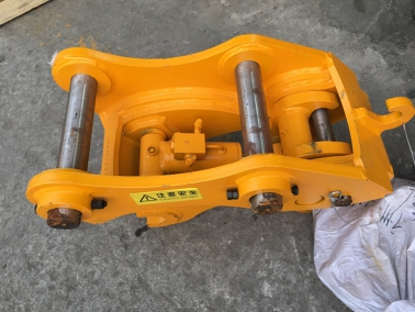 120機(ji)液壓(ya)式快(kuai)換(huan)接(jie)頭