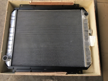 E200B全鋁(lv)加厚(hou)水(shui)箱(xiang)