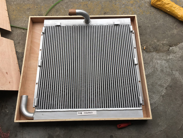 HD700-7液壓(ya)油散(san)熱器(qi)