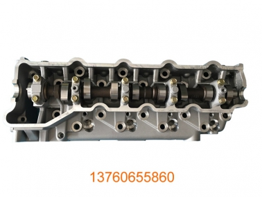 4M40髮動(dong)機缸蓋(gai)總(zong)成(cheng)